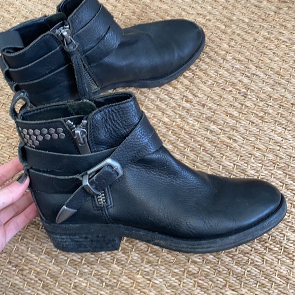 Dolce Vita Booties - Picture 1 of 4